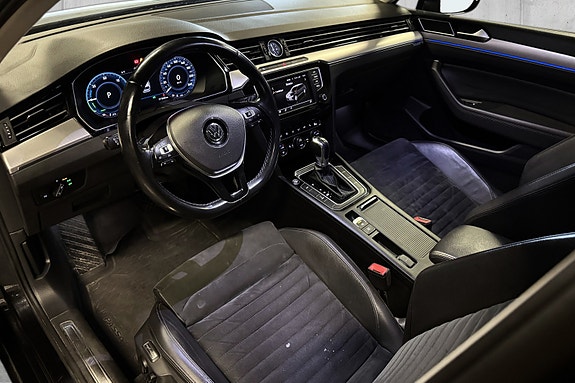 Volkswagen Passat 9 of 25