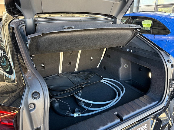 BMW iX2 15 of 16