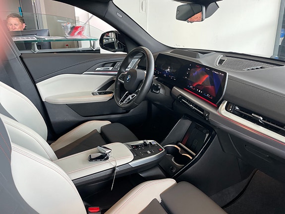 BMW iX2 5 of 15
