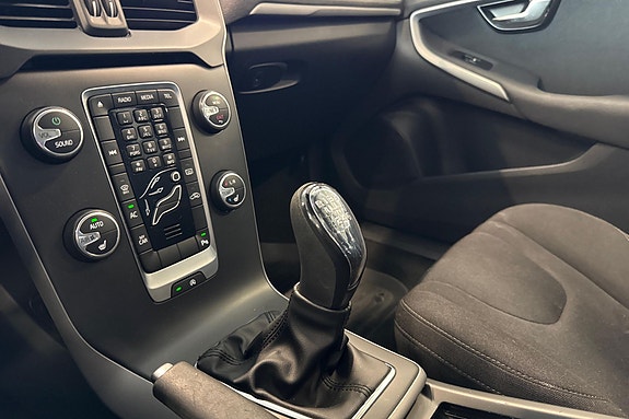Volvo V40 13 of 19