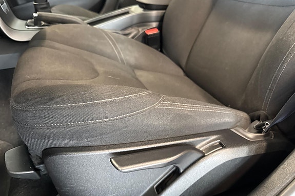 Volvo V40 15 of 19