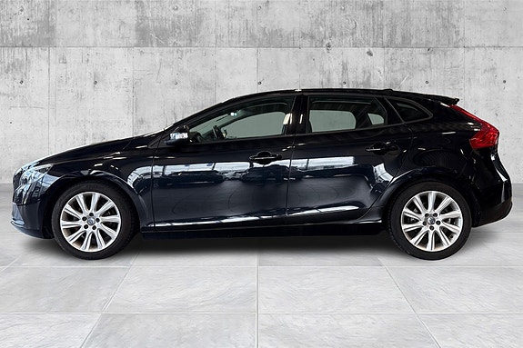 Volvo V40 2 of 19