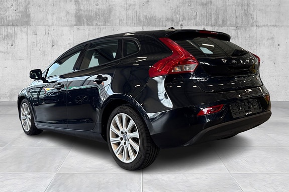 Volvo V40 3 of 19