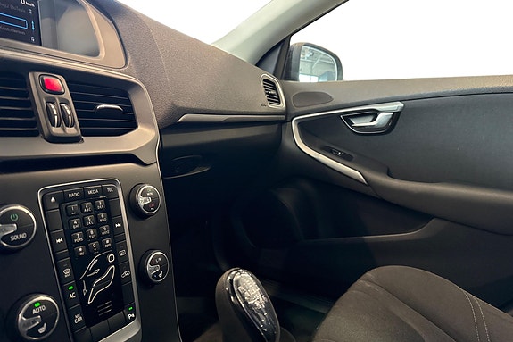 Volvo V40 12 of 19