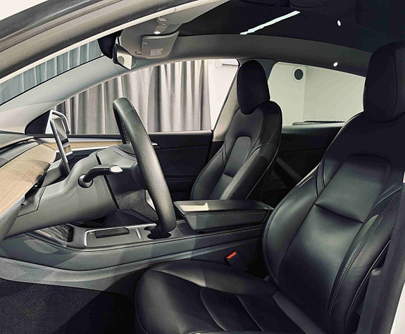 Tesla Model Y 11 of 20