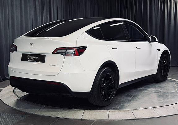 Tesla Model Y 5 of 20