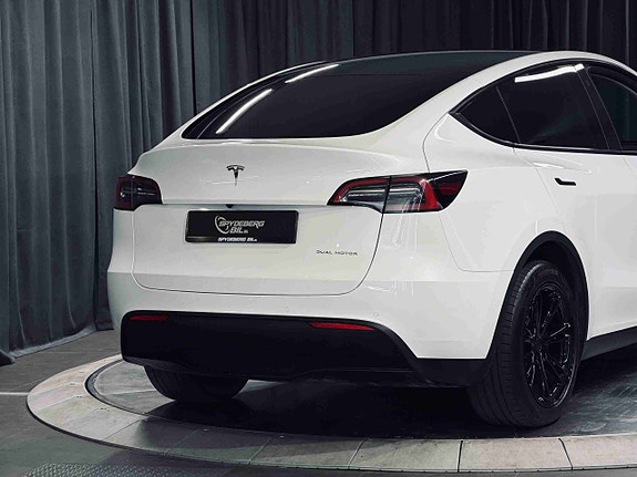 Tesla Model Y 6 of 20