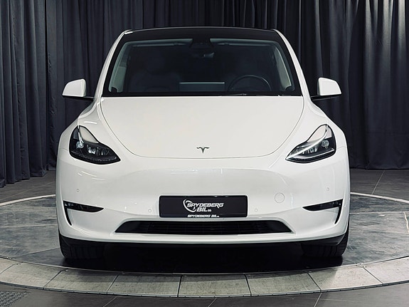 Tesla Model Y 4 of 20