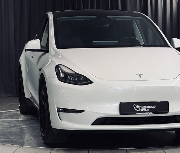 Tesla Model Y 3 of 20