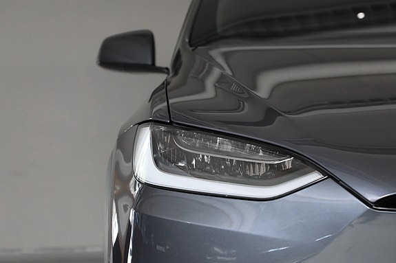 Tesla Model X 15 of 30