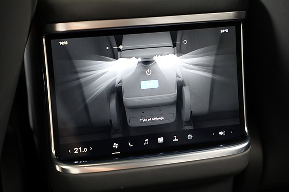 Tesla Model X 26 of 30