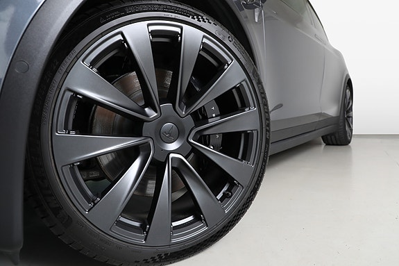 Tesla Model X 14 of 30