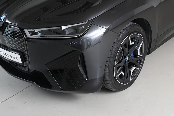 BMW iX 12 of 30
