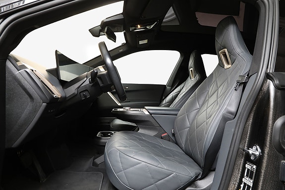 BMW iX 8 of 30