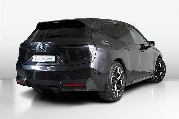 BMW iX 4 of 30
