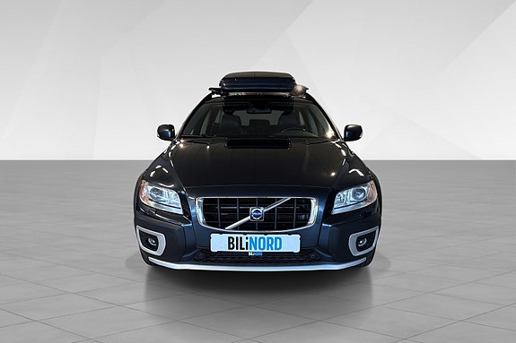 Volvo XC70 2 of 18