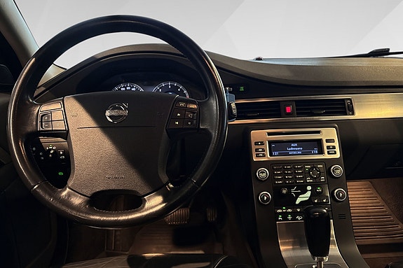 Volvo XC70 12 of 18
