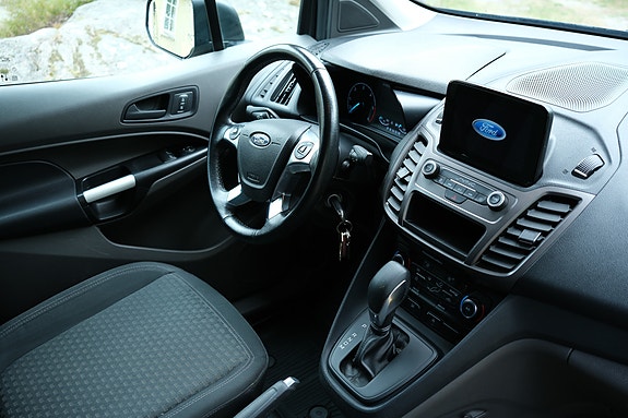 Ford Transit Connect 11 of 22