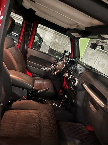 Jeep Wrangler 3 of 4