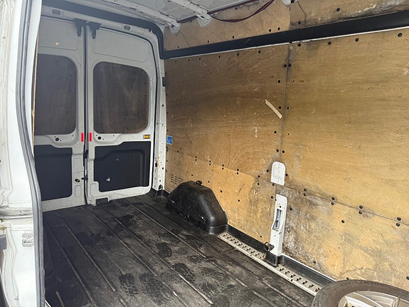 Ford Transit 26 of 30