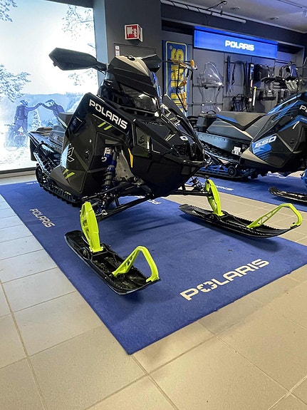 Polaris Polaris 9R SWB Assault 146 Escape 3 of 4