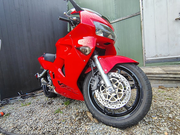 Honda VFR 800 2 of 13