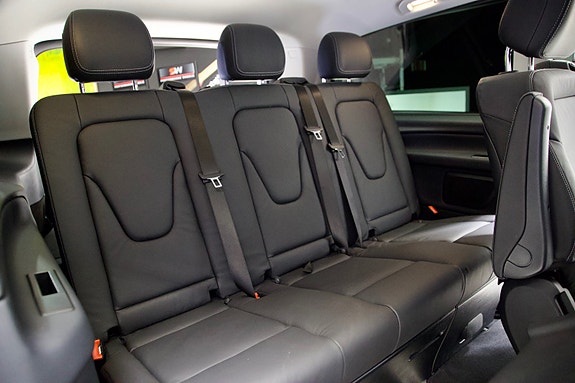 Mercedes-Benz EQV300 4 of 20