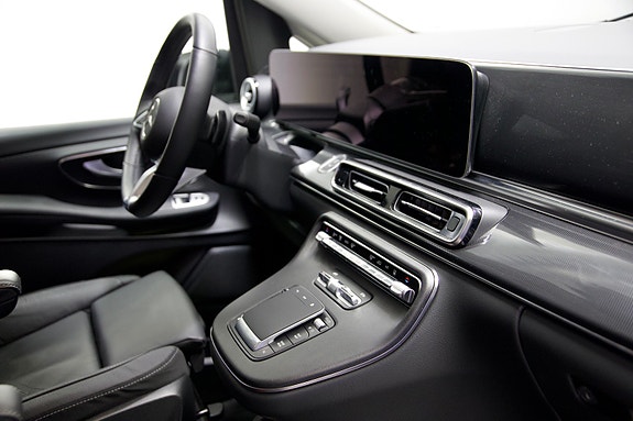 Mercedes-Benz EQV300 2 of 20