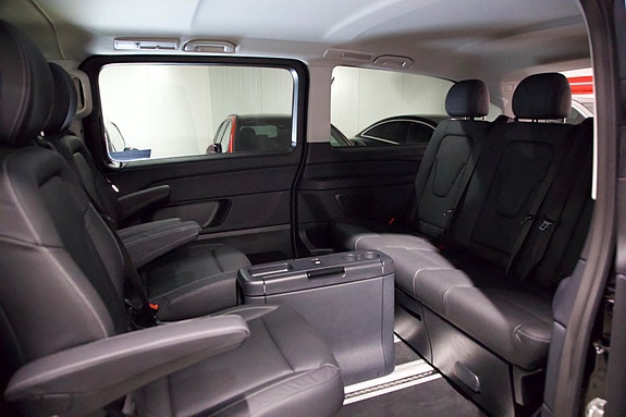 Mercedes-Benz EQV300 18 of 20