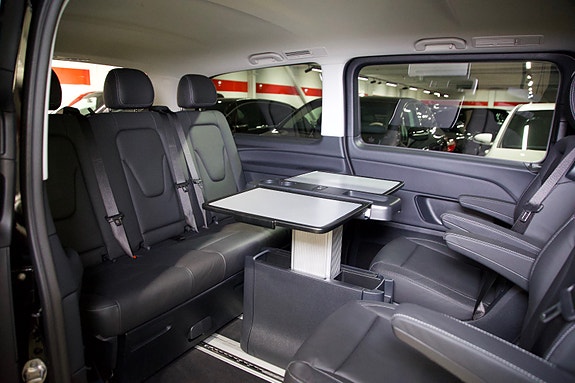 Mercedes-Benz EQV300 9 of 20