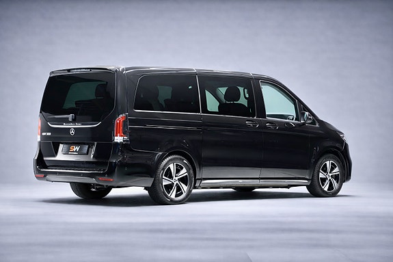 Mercedes-Benz EQV300 3 of 20