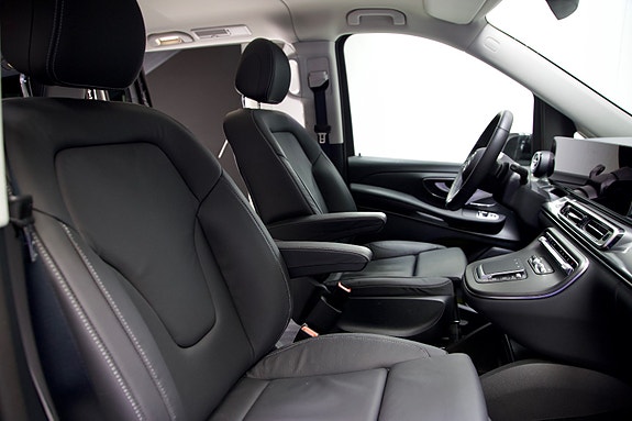 Mercedes-Benz EQV300 11 of 20