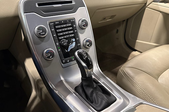 Volvo XC70 13 of 28