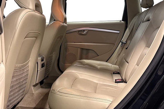 Volvo XC70 16 of 28