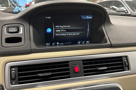 Volvo XC70 11 of 28