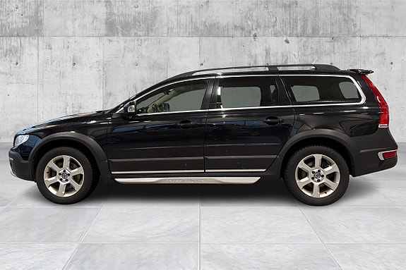 Volvo XC70 2 of 28