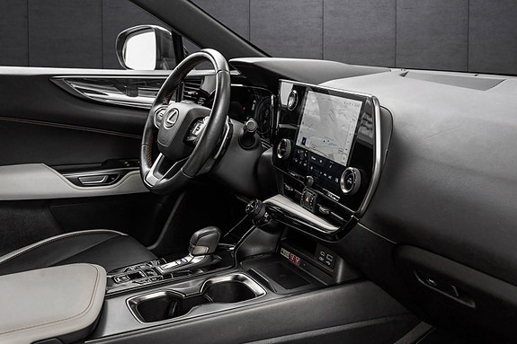 Lexus NX450h 24 of 26