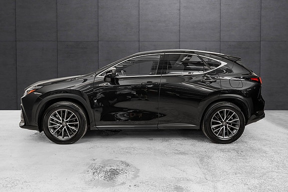 Lexus NX450h 2 of 26