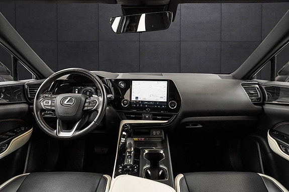 Lexus NX450h 15 of 26