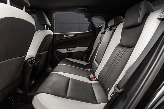 Lexus NX450h 14 of 26
