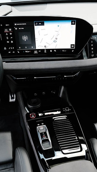 Audi SQ6 e-tron 21 of 30