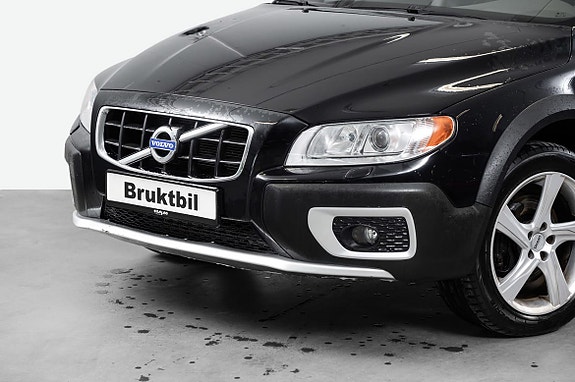 Volvo XC70 2 of 19