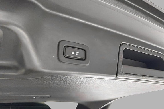 Land Rover Range Rover Evoque 28 of 30