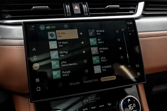 Jaguar F-PACE 26 of 30