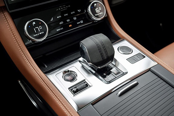 Jaguar F-PACE 23 of 30
