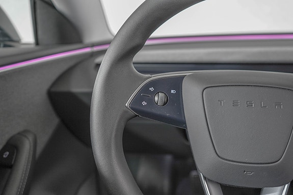 Tesla Model 3 19 of 23