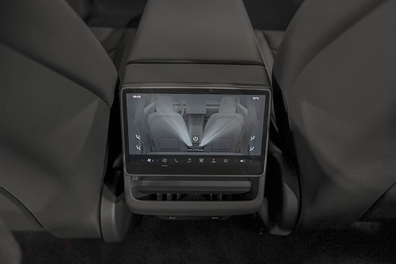 Tesla Model 3 12 of 23