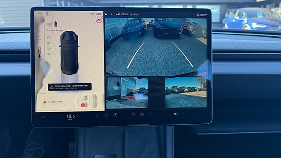 Tesla Model 3 20 of 23