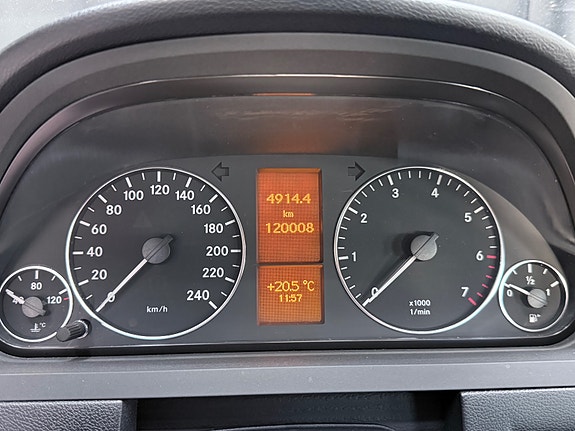 Mercedes-Benz A160 13 of 30