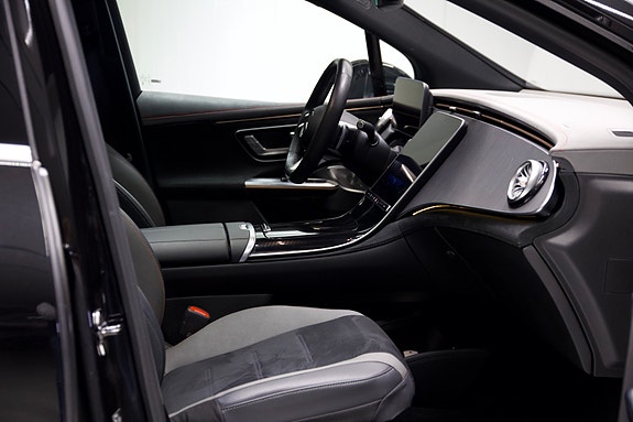 Mercedes-Benz EQE SUV 2 of 15